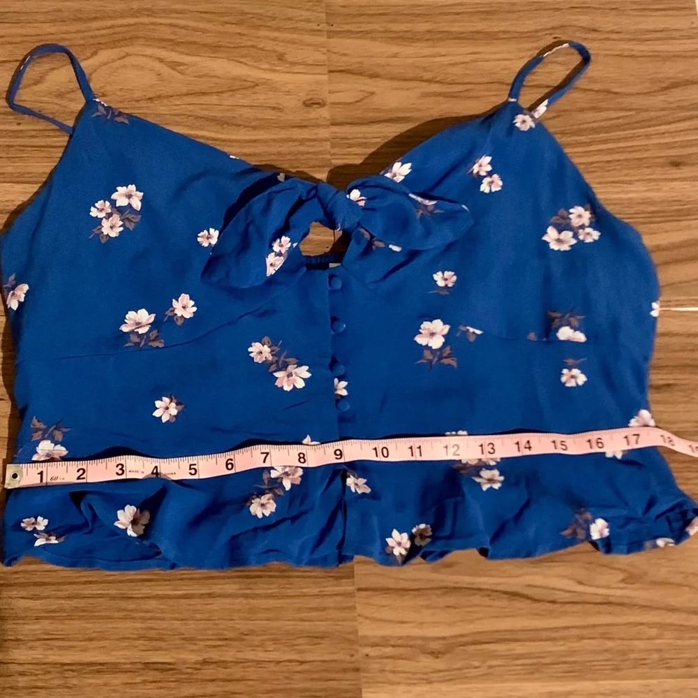 American Eagle Blue floral blouse - Picture 6 of 9